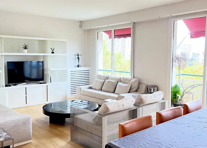 Apartment With Eiffel Tower And Seine View Bleriot