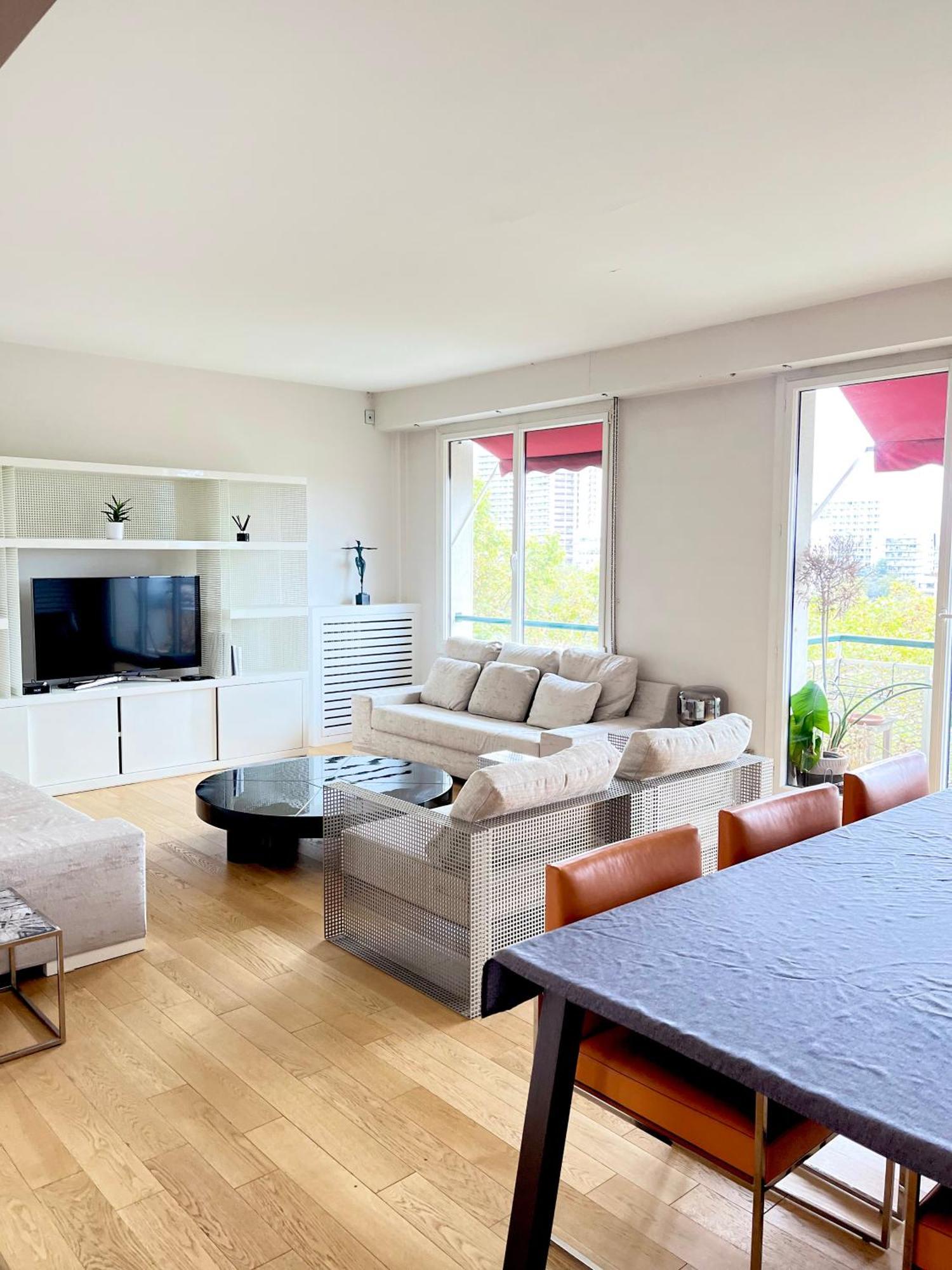 With Eiffel Tower And Seine View Bleriot Appartement