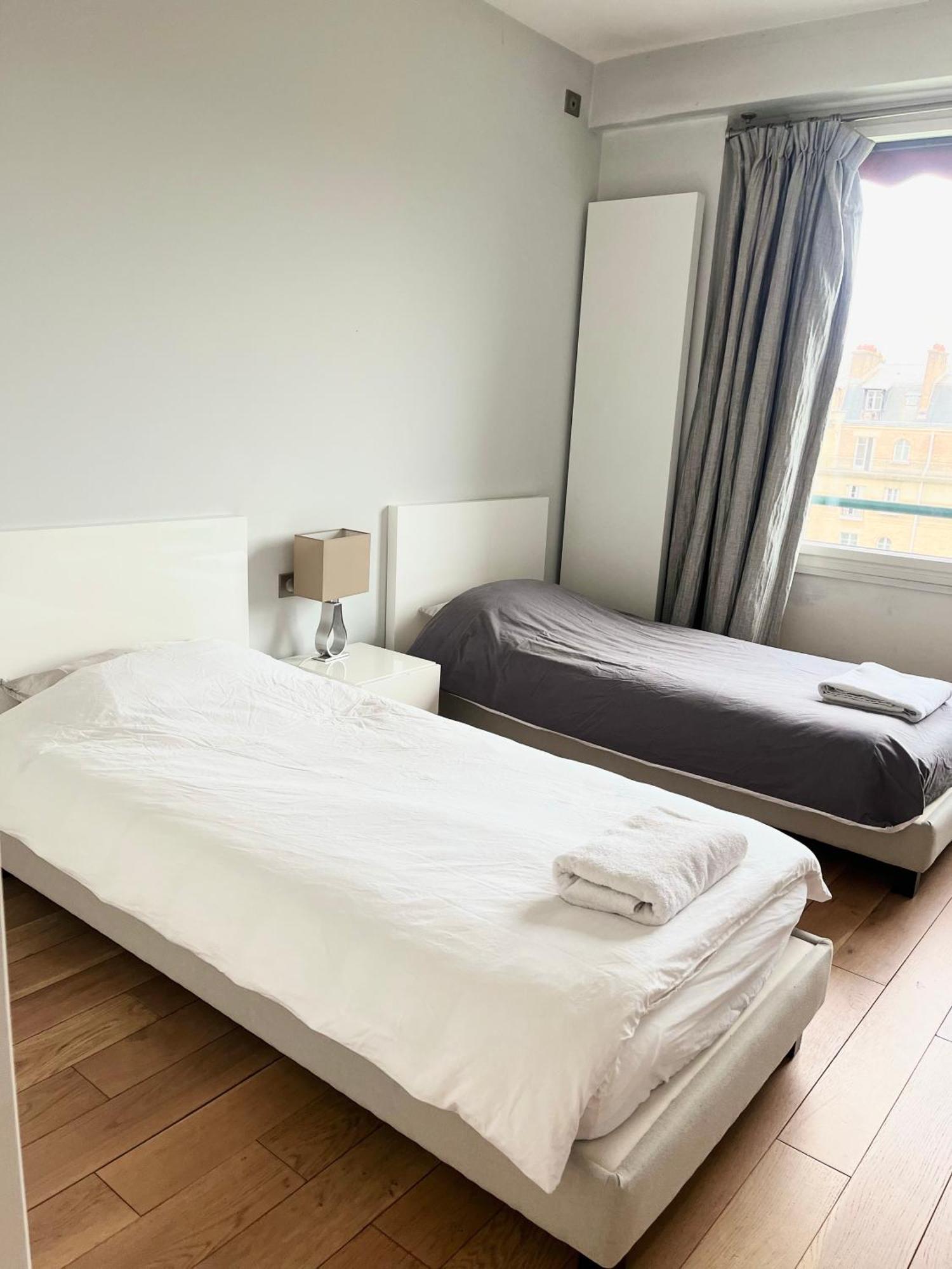 With Eiffel Tower And Seine View Bleriot Appartement *