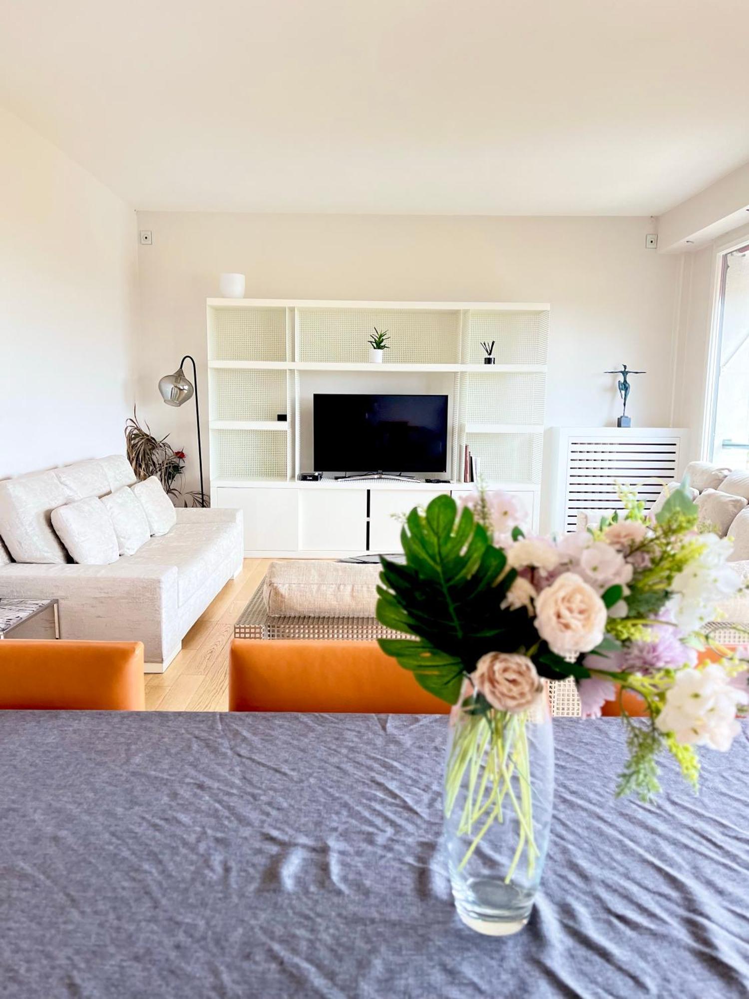 With Eiffel Tower And Seine View Bleriot Appartement